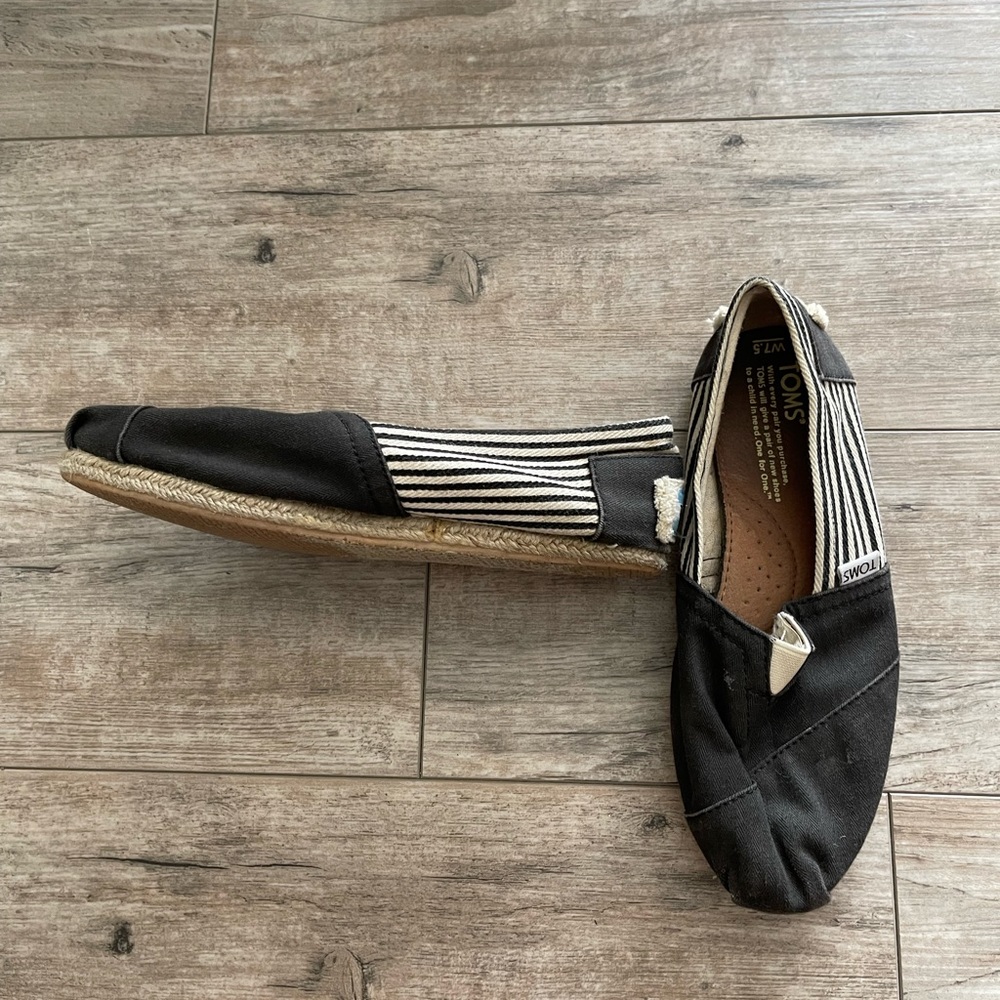 Womens flat toms
